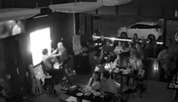 Не в духе: тайский мужчина ударил певца после проигрыша его футбольной команды