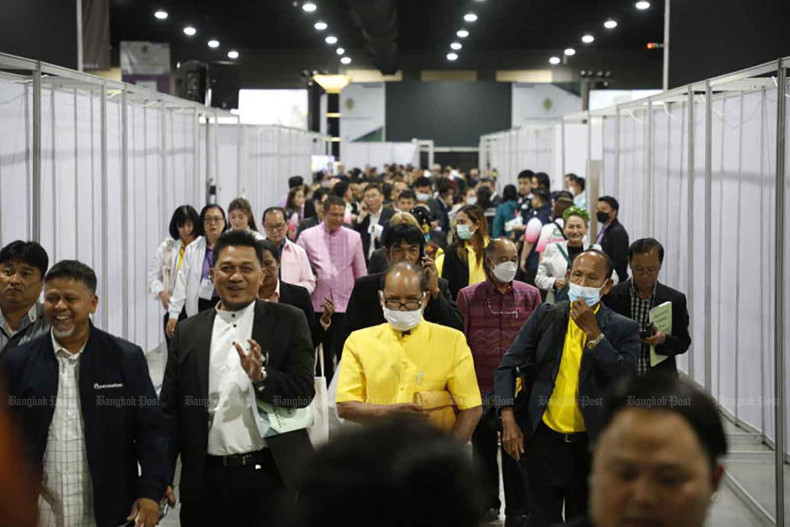 Окаменелости морских раковин "юрского периода" найдены в Сурат-Тани