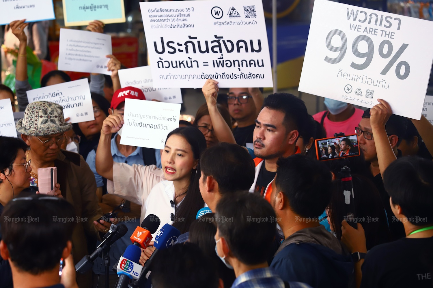 Оппозиция требует предоставить информацию о дорогостоящих календарях