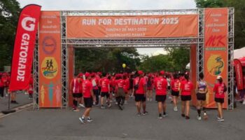 Организаторы бросили бегунов в общественном парке Бангкока