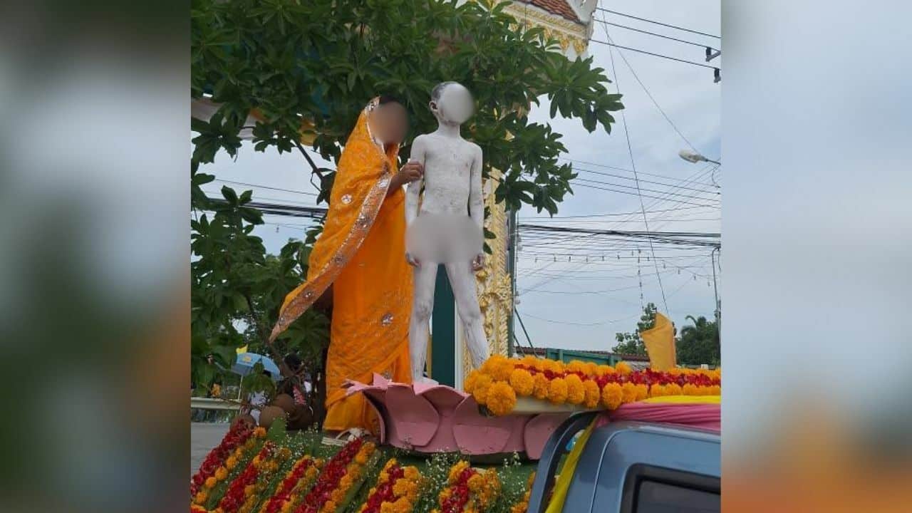 Парад с участием обнаженного мальчика в образе младенца Будды вызвал негативную реакцию