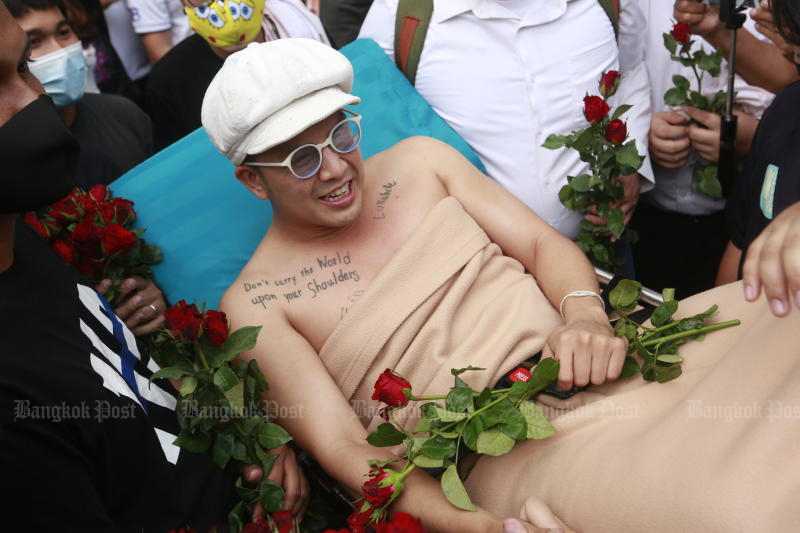 Певица Эми выиграла апелляцию против обвинения в оскорблении величества