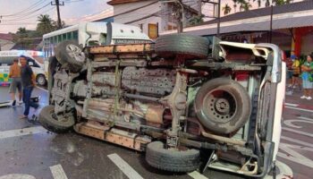 Пикап с иностранцем за рулем врезался в отельный автобус в Кату