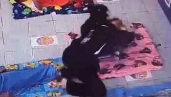 Плохое обращение с малышом в детском саду вызывает гнев