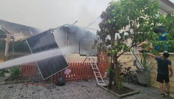 Пожар уничтожил хранилище солнечных батарей в доме в Аюттхае
