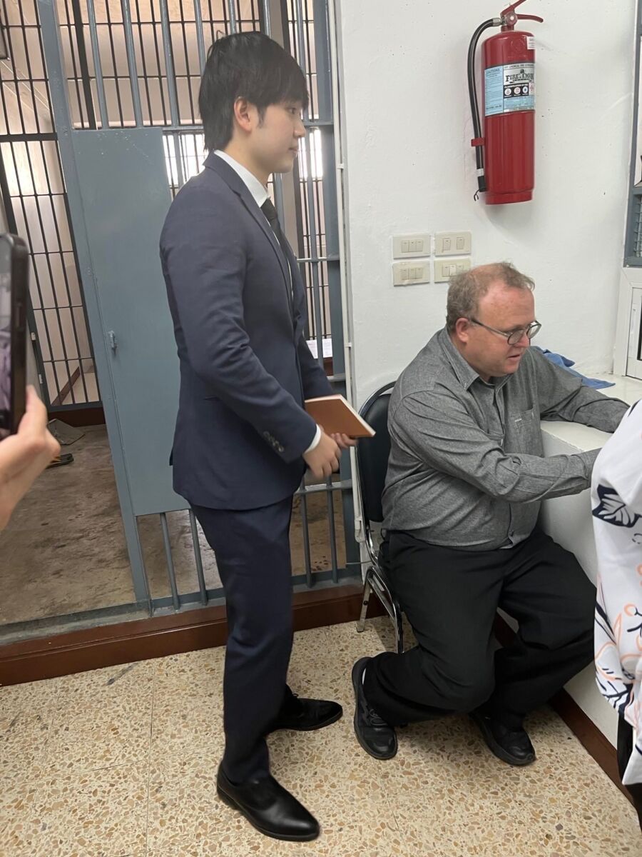 Пойманный в ловушку в Таиланде: американский профессор попал в тюрьму королевского права