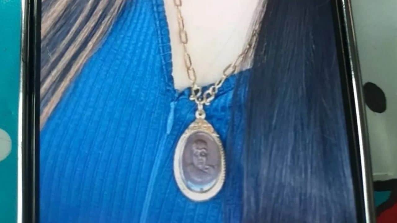 Полицейский перерезал себе горло, чтобы избежать ареста после кражи золота