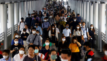 Предупреждение о Covid, гриппе во время сезона дождей в Таиланде