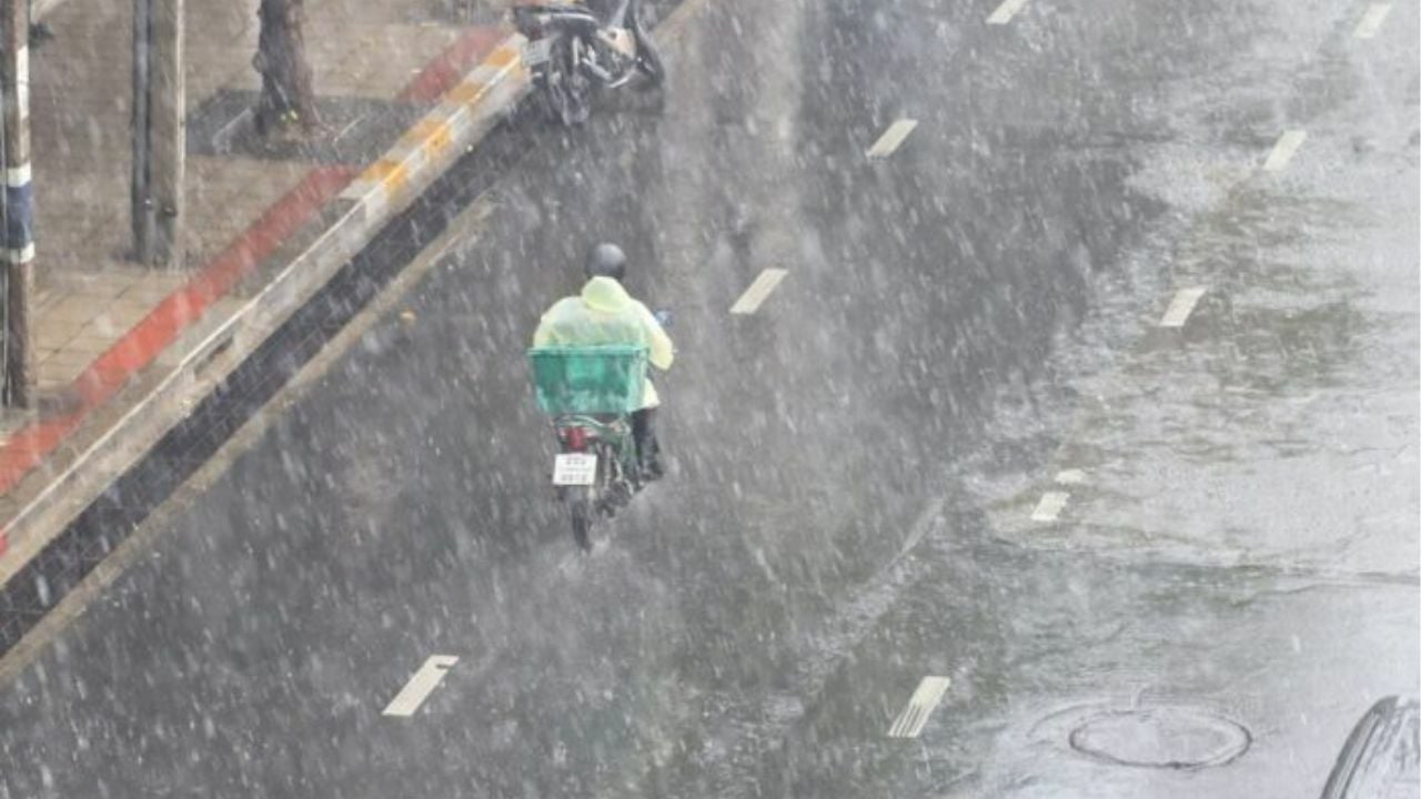 Предупреждение о суровой погоде: летние штормы обрушились на 69 провинций Таиланда