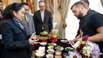 Премьер-министр обсудил перспективы торговли во время поездки в Великобританию