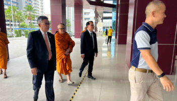 Престарелый настоятель обвиняется в растрате 300 миллионов долларов