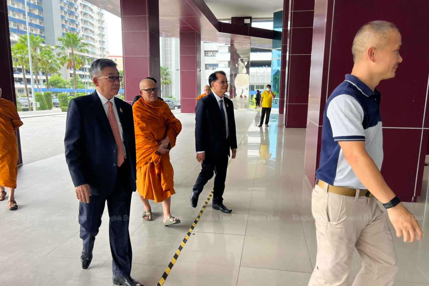 Престарелый настоятель обвиняется в растрате 300 миллионов долларов