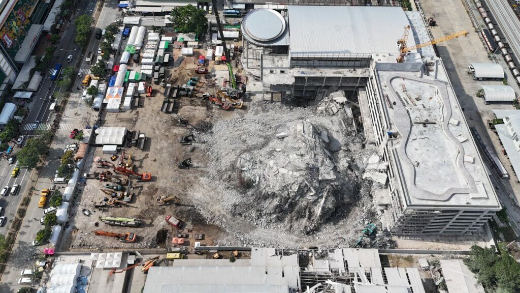 Проверка и погребение: ужасное землетрясение в Бангкоке спровоцировало 17 заявок на арест