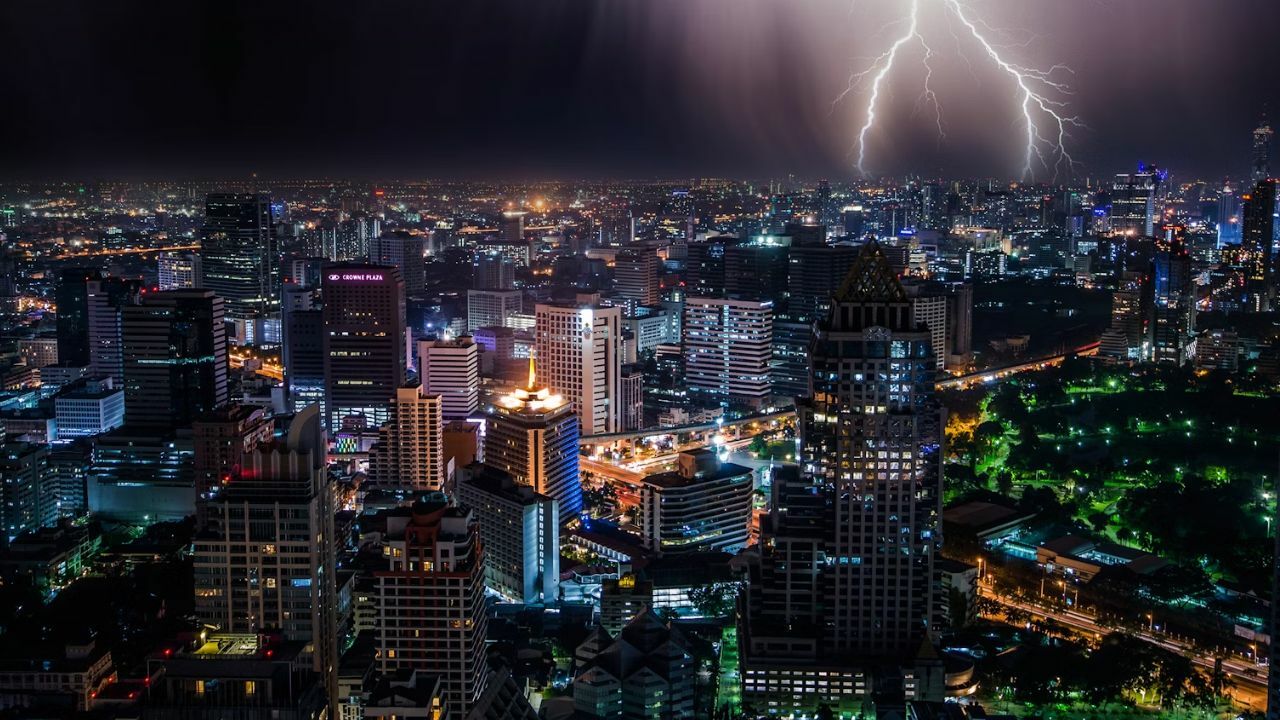 Прогноз тайских муссонов: впереди сильные дожди и опасность наводнений