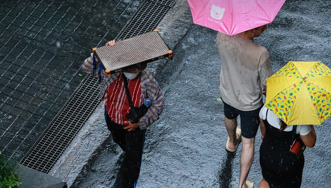 Проливные дожди обрушились на 43 провинции, Бангкок готовится к наводнениям