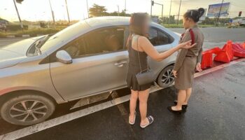 Пьяные работники караоке врезаются в ограждения в Трат