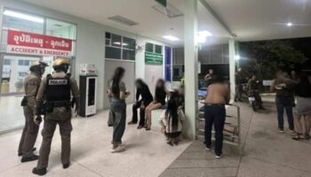 Пьяный директор больницы врезался в фотографов в Чайяпхуме