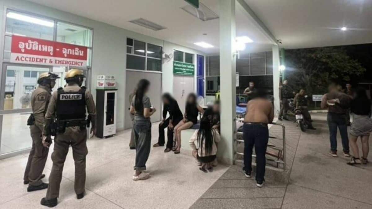 Пьяный директор больницы врезался в фотографов в Чайяпхуме