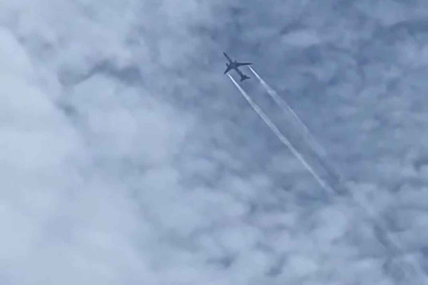 Самолет авиакомпании Thai Airways совершил вынужденную посадку в аэропорту Бангкока