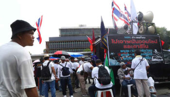 Сенат пригласит премьер-министра для разъяснения законопроекта о казино и развлекательных комплексах