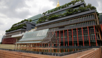 Сенаторы критикуют "расточительный" план реконструкции