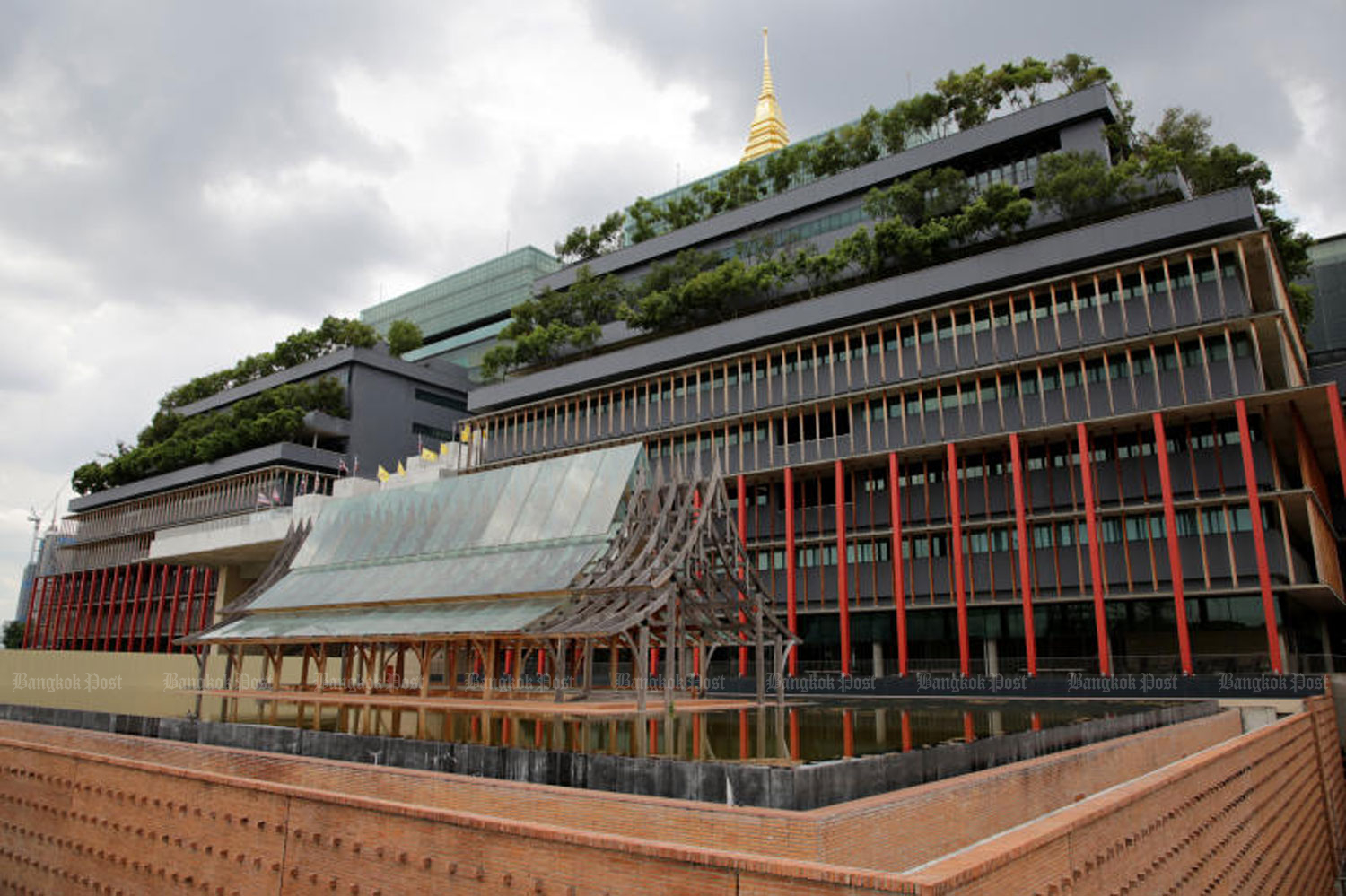 Сенаторы критикуют "расточительный" план реконструкции