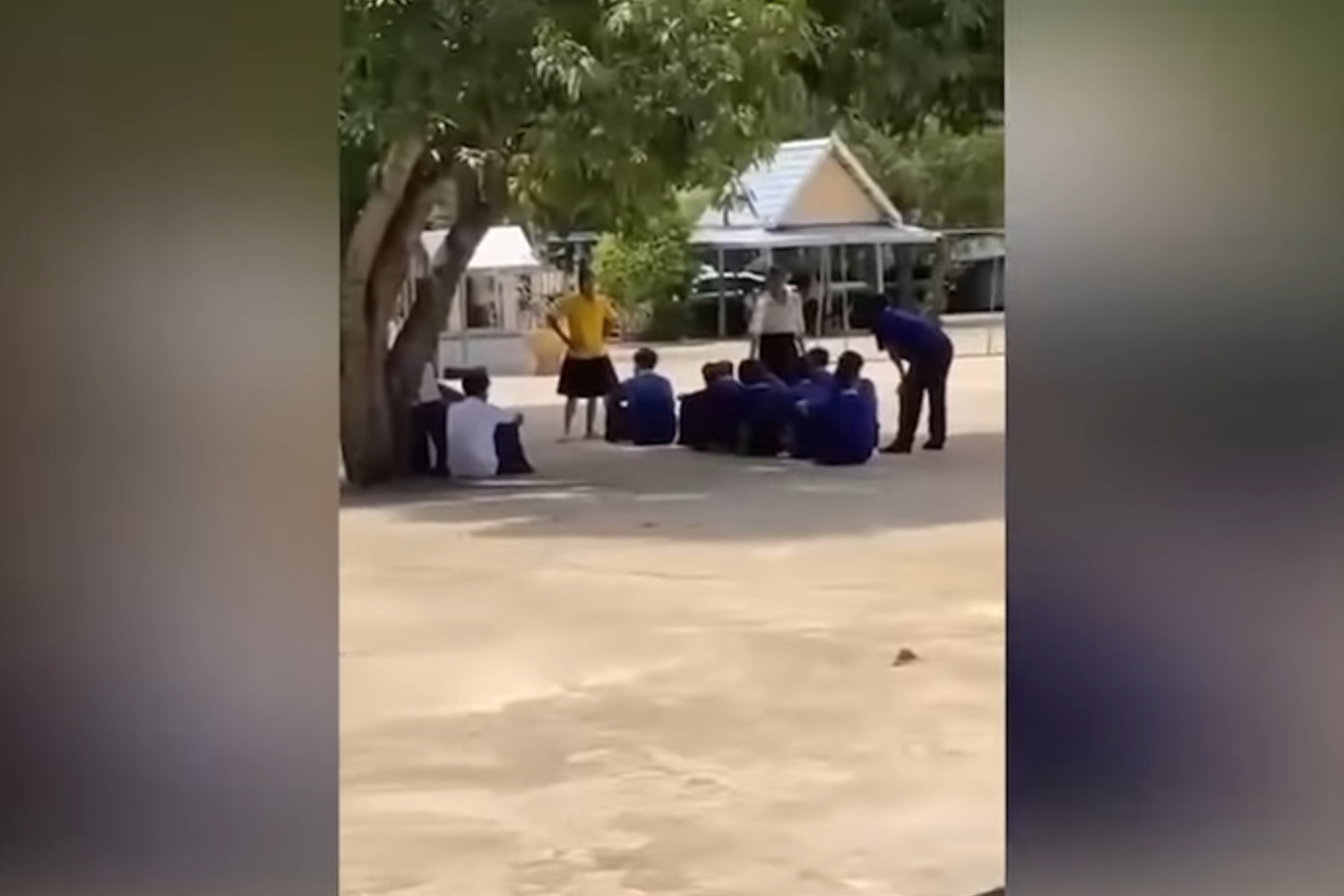 Студентов, пойманных за курением, заставляли пить воду с окурками