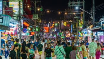 Таиланд смягчил запрет на продажу спиртного в буддистские праздники