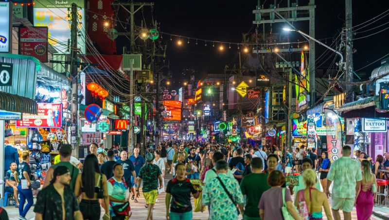 Таиланд смягчил запрет на продажу спиртного в буддистские праздники