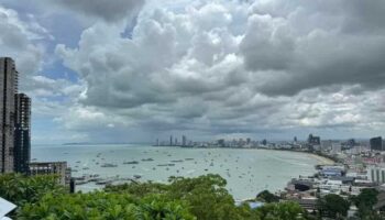 Таиланд столкнулся с сильным наводнением, поскольку дожди обрушились на 39 провинций