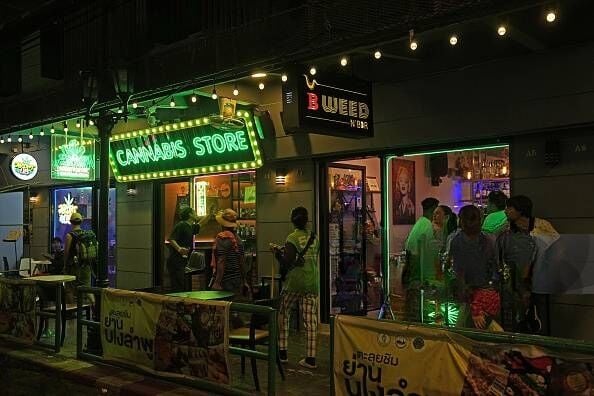 Таиланд ужесточает правила употребления каннабиса в медицинских целях: цветы отпускаются только по рецепту врача