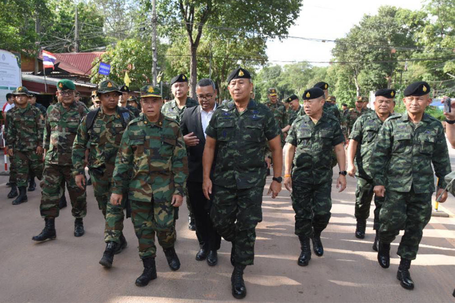 Тайская армия опровергает сообщения о закрытии границы