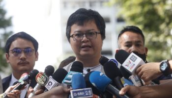 Тайский адвокат, заключенный в тюрьму за оскорбление величества, получил глобальную премию в области прав человека