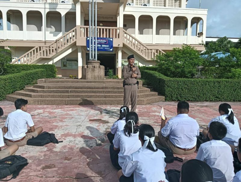 Талангские копы расправляются со студентами-байкерами в рамках акции безопасности