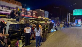 Туристический автобус перевернулся на северо-востоке Таиланда, 36 человек пострадали в результате ночной аварии
