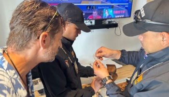 Француз арестован по обвинению в торговле наркотиками; россиянка задержана за продажу электронных сигарет