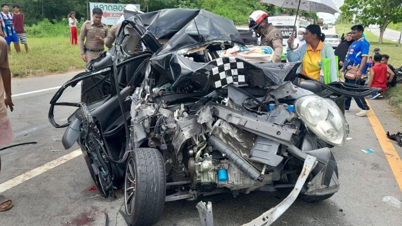 Четыре человека пострадали в ДТП с участием грузовика в провинции Пханг-Нга