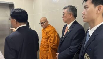 Эббот отрицает обвинения в хищении 300 миллионов батов из-за азартных игр