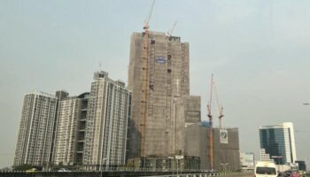 TCC установила официальные красные флаги на 13 высотных зданиях Бангкока