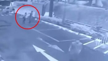 2 иностранца напали на 2 охранников Пхукета после публичного спора о мочеиспускании