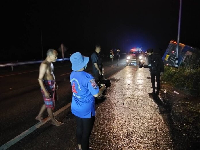 Авария автобуса в Бангкоке-Самуй оставила девять пострадавших, двое в критическом состоянии