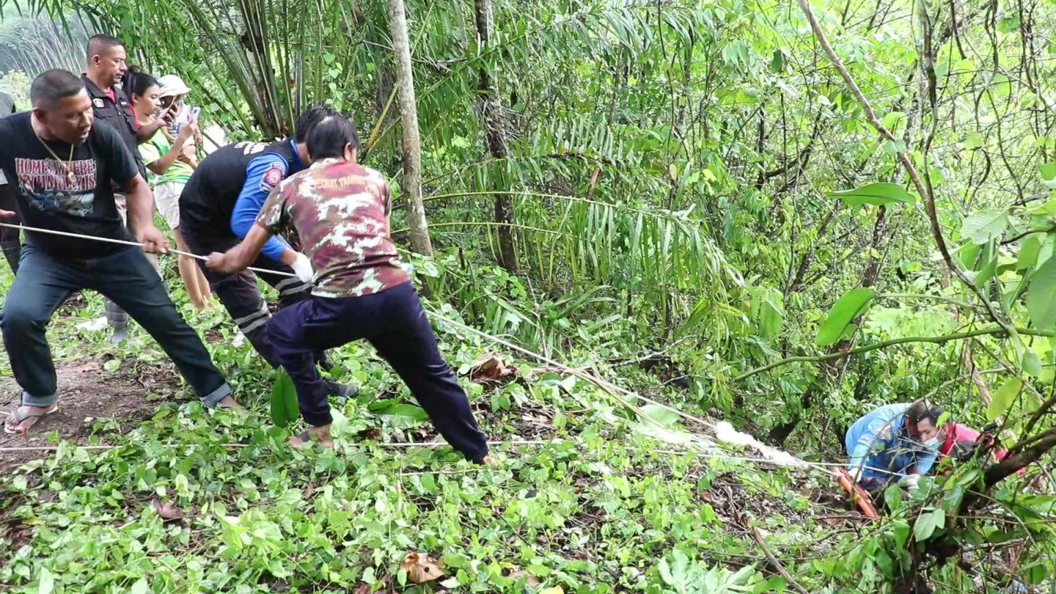 Авария с трактором в Чумпхоне унесла жизни людей, коллега выжил