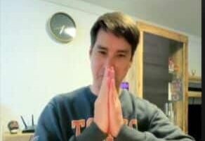 Австралийский мужчина ищет давно потерянную тайскую мать, обращается с публичной просьбой