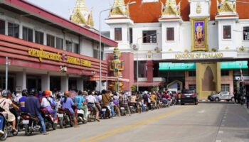 Армия запрещает тайцам пересекать границу для работы в барах и казино Пойпета.