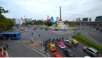 Бангкокский протест закрывает клиники больниц, вызывает транспортный коллапс