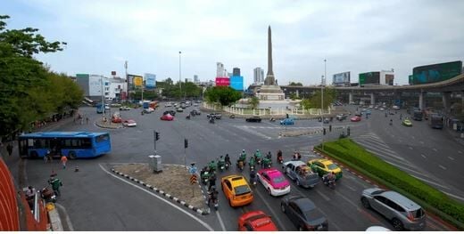 Бангкокский протест закрывает клиники больниц, вызывает транспортный коллапс