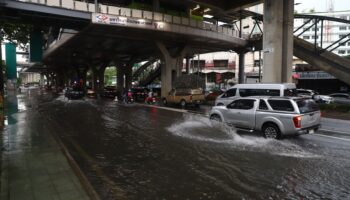 Больше дождя: Гроза и ливни продолжают обрушиваться на Таиланд