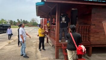 Брошенный мальчик обретает новый дом после просьбы учителя о помощи