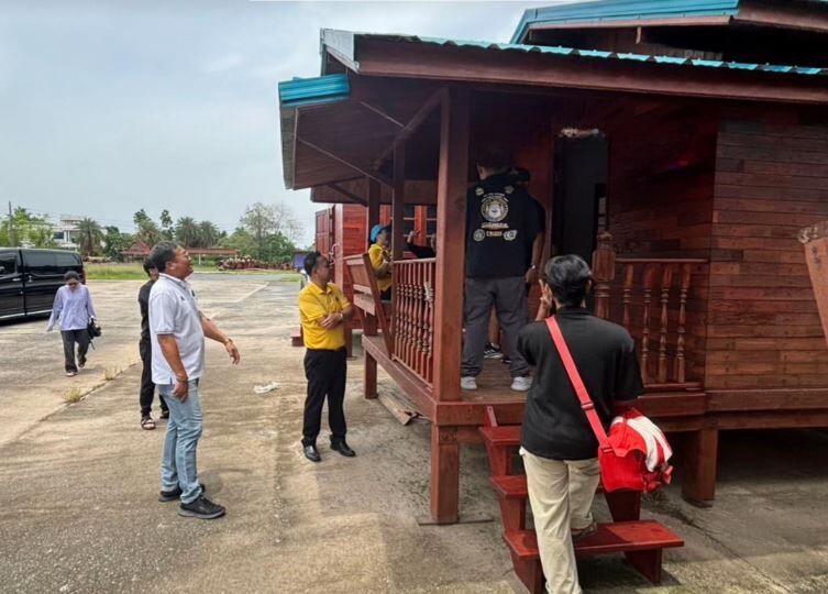 Брошенный мальчик обретает новый дом после просьбы учителя о помощи