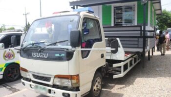 В результате трагического столкновения на шоссе 1086 погибла женщина, сын получил ранения